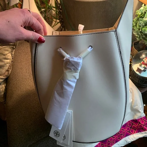 Authentic TORY BURCH CALF leather drawstrings bucket bag - Picture 8 of 16